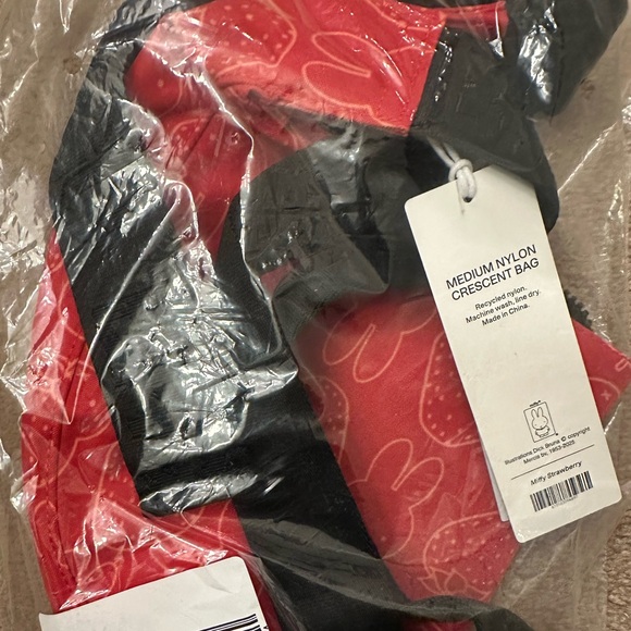 BAGGU Miffy UO Exclusive Medium Nylon Crescent Bag Strawberry NWT - Picture 6 of 6